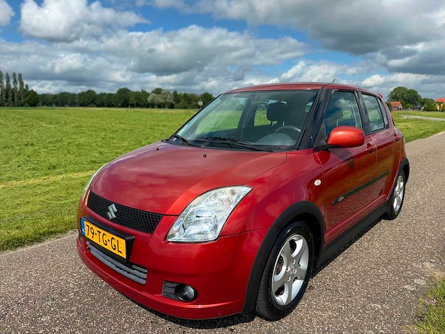 Suzuki - 2006 - swift - 1.3 shogun - 79-tg-gl - personenauto - afbeelding 1 van  9