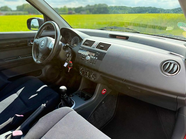 Suzuki - 2006 - swift - 1.3 shogun - 79-tg-gl - personenauto - afbeelding 13 van  13