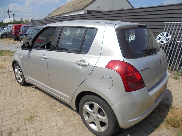 Suzuki - 2007 - swift - 1.3 exclusive - 61-xbn-2 - afbeelding 11 van  16