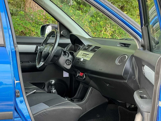 Suzuki - 2008 - swift - 1.3 bandit - personenauto - afbeelding 2 van  15
