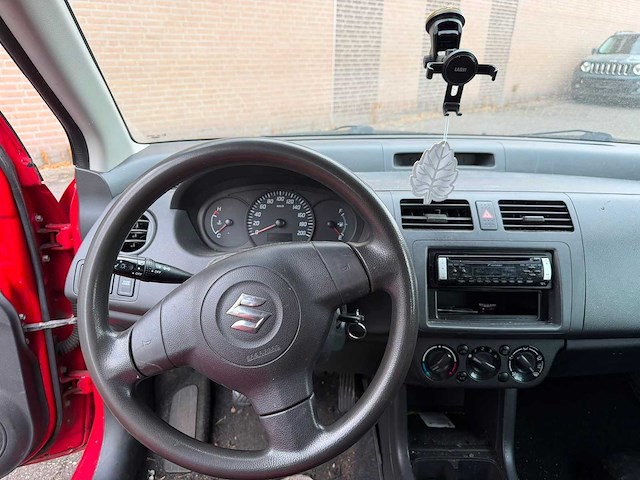 Suzuki - 2009 - swift - 1.3 gls - jbt-08-z - afbeelding 9 van  9