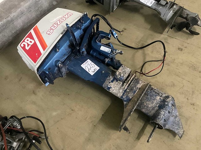 Suzuki - 28 pk - buitenboordmotor - afbeelding 1 van  6