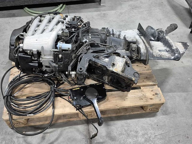 Suzuki - df60 - 60 pk - 4-takt - buitenboordmotor - afbeelding 1 van  11