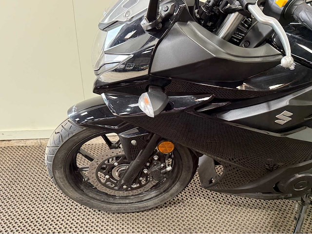 Suzuki - gsx 250 ra - sport - 5724 km - motorfiets - 2020 - afbeelding 2 van  14