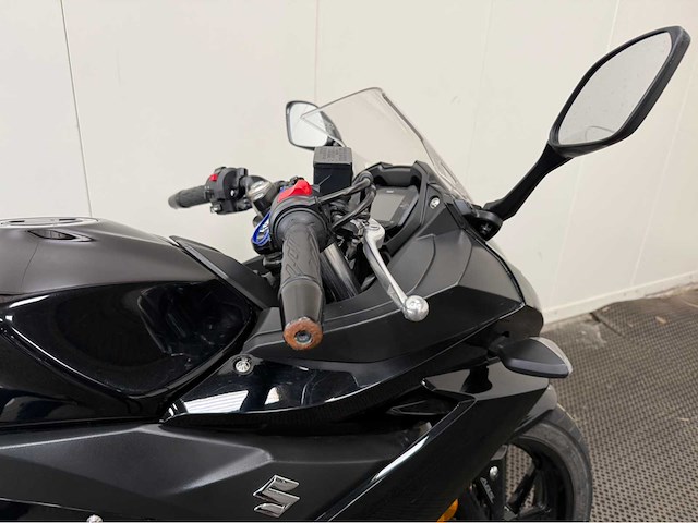 Suzuki - gsx 250 ra - sport - 5724 km - motorfiets - 2020 - afbeelding 7 van  14