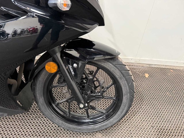 Suzuki - gsx 250 ra - sport - 5724 km - motorfiets - 2020 - afbeelding 8 van  14