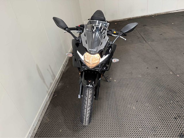 Suzuki - gsx 250 ra - sport - 5724 km - motorfiets - 2020 - afbeelding 11 van  14