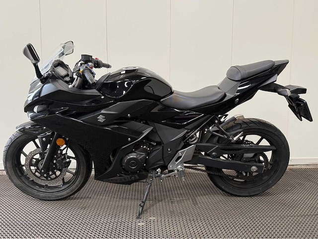 Suzuki - gsx 250 ra - sport - 5724 km - motorfiets - 2020 - afbeelding 10 van  14