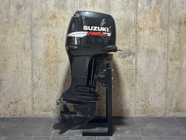 Suzuki - langstaart - 100 pk - 4-takt - buitenboordmotor - afbeelding 1 van  1