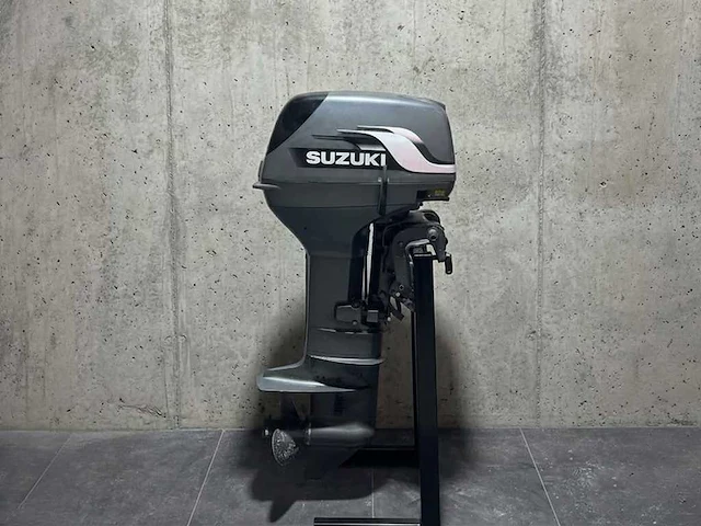 Suzuki - langstaart - 40 pk - 2-takt - buitenboordmotor - afbeelding 1 van  1