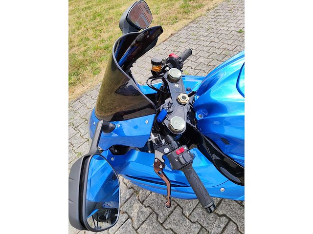 Suzuki - sport - gsx r 1000 - motorfiets - afbeelding 2 van  18