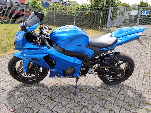 Suzuki - sport - gsx r 1000 - motorfiets - afbeelding 11 van  18