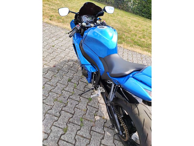 Suzuki - sport - gsx r 1000 - motorfiets - afbeelding 18 van  18