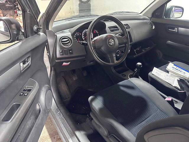 Suzuki - swift - 1.3 base - jp-618-v- 2008 - afbeelding 15 van  17
