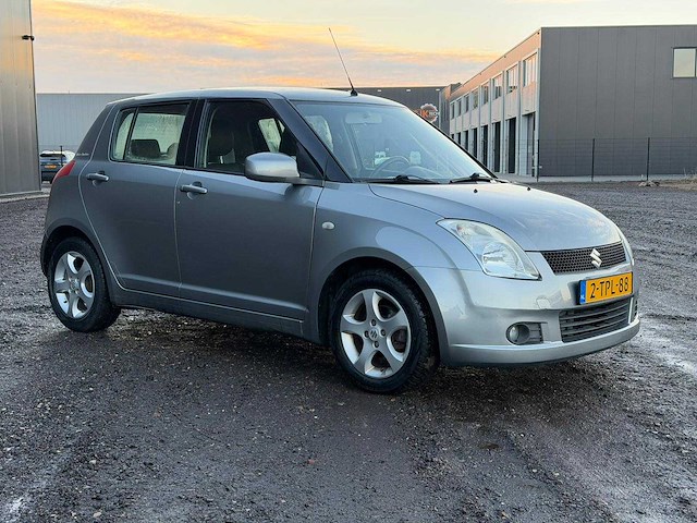 Suzuki - swift - 1.3 gls - car - 2006|2-tpl-88|iaw - afbeelding 17 van  20