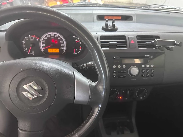 Suzuki - swift - 1.3 shogun - 84-gbd-5 - 2008 - afbeelding 17 van  18