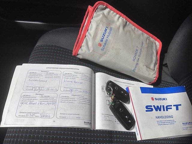 Suzuki - swift - 1.5 exclusive - 16-rs-rf- 2005 - afbeelding 8 van  15