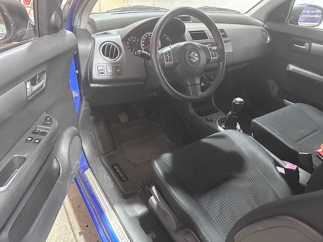 Suzuki - swift - 1.5 exclusive - 16-rs-rf- 2005 - afbeelding 14 van  15