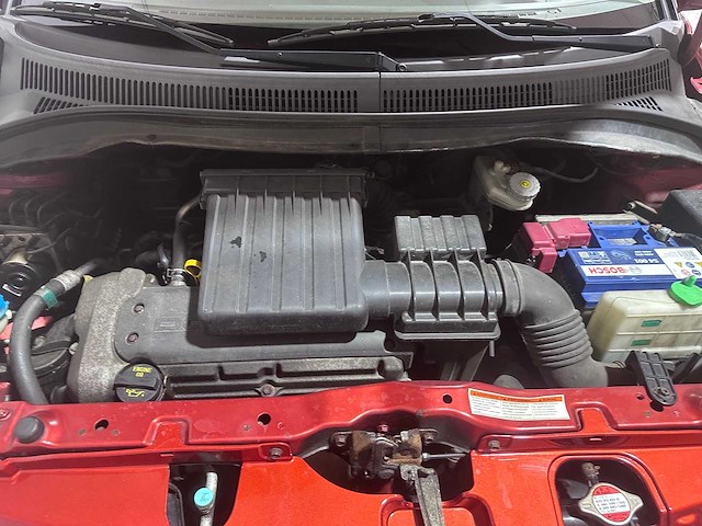 Suzuki - swift - 1.5 exclusive - 86-nfk-4- 2010 - afbeelding 3 van  3