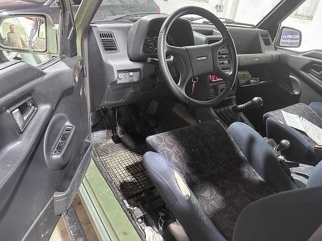 Suzuki - vitara - 1.6 comm. 4x4 jlx - vv-28-yd- 1993 - afbeelding 11 van  11