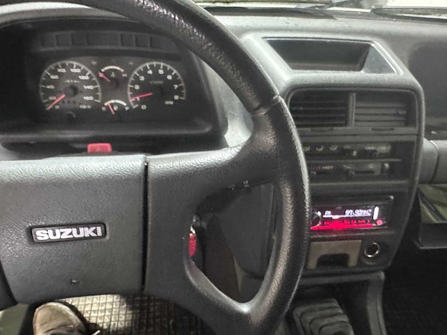 Suzuki - vitara - 1.6 comm. 4x4 jlx - vv-28-yd- 1993 - afbeelding 11 van  12