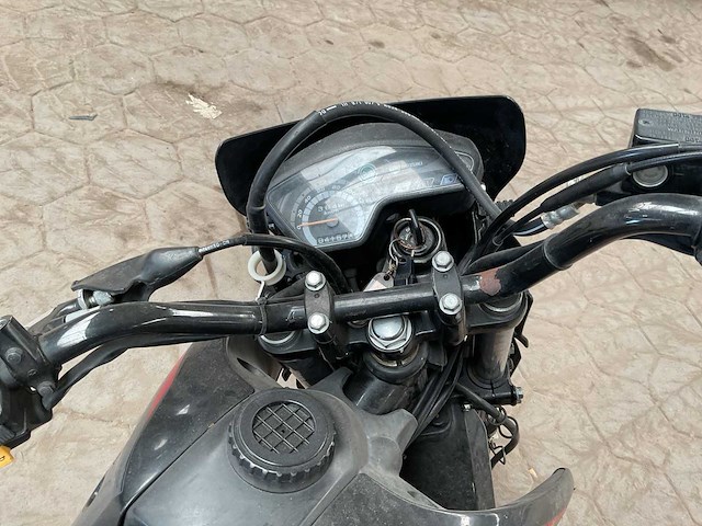Suzuki 125 sm motorfiets - afbeelding 2 van  12