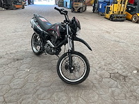 Suzuki 125 sm motorfiets - afbeelding 6 van  12