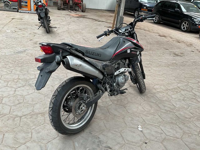 Suzuki 125 sm motorfiets - afbeelding 7 van  12
