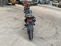 Suzuki 125 sm motorfiets - afbeelding 8 van  12