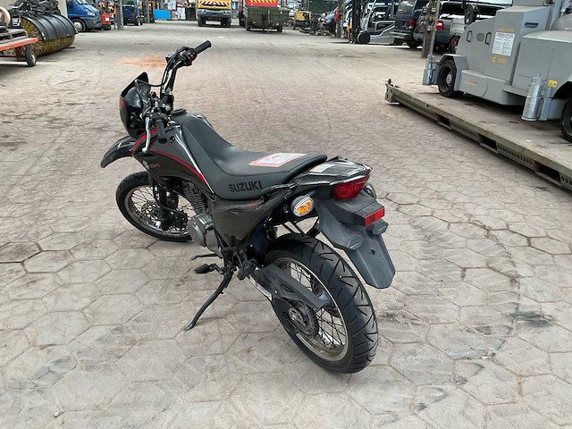 Suzuki 125 sm motorfiets - afbeelding 9 van  12