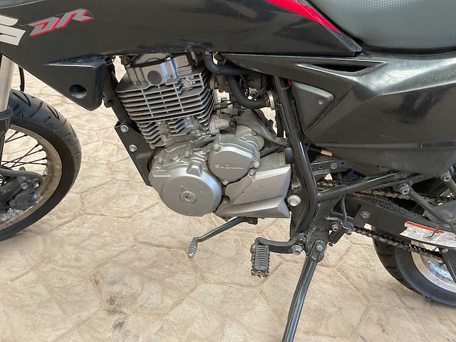 Suzuki 125 sm motorfiets - afbeelding 10 van  12