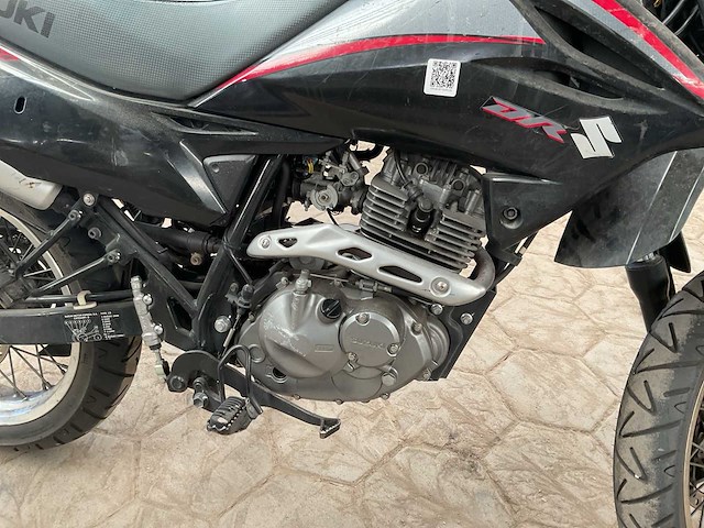 Suzuki 125 sm motorfiets - afbeelding 12 van  12