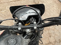 Suzuki 125 sm motorfiets - afbeelding 3 van  13