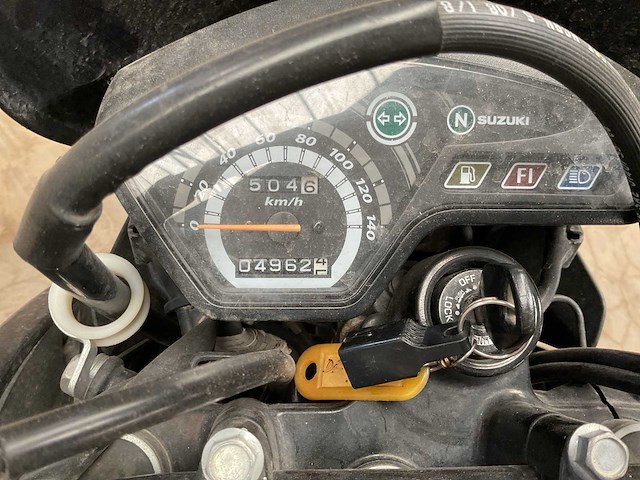 Suzuki 125 sm motorfiets - afbeelding 4 van  13