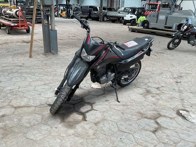 Suzuki 125 sm motorfiets - afbeelding 1 van  13