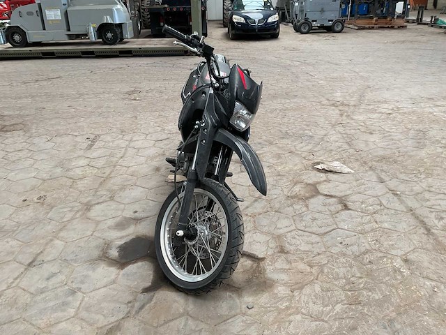 Suzuki 125 sm motorfiets - afbeelding 7 van  13
