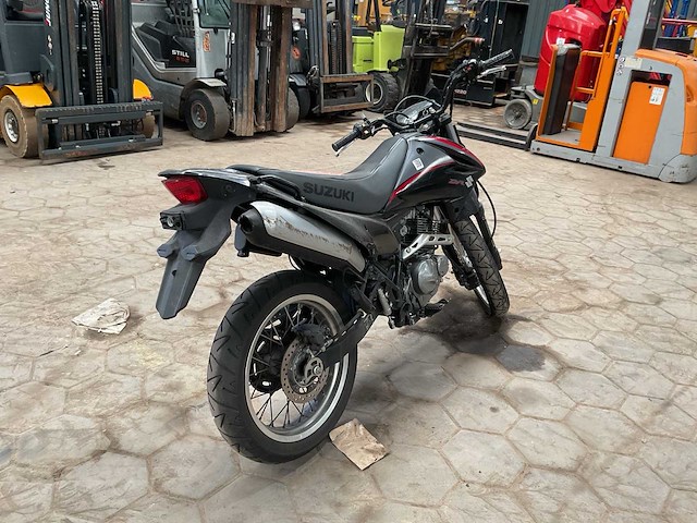 Suzuki 125 sm motorfiets - afbeelding 9 van  13