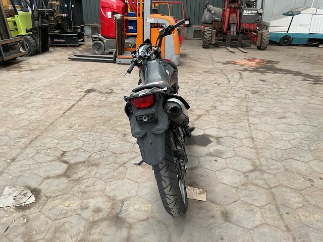 Suzuki 125 sm motorfiets - afbeelding 10 van  13