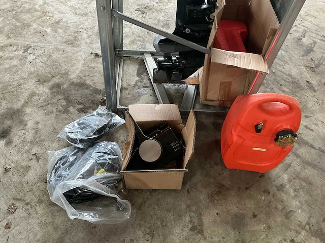 Suzuki four stroke 9.9 buitenboordmotor - afbeelding 14 van  20