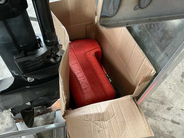 Suzuki four stroke 9.9 buitenboordmotor - afbeelding 16 van  20