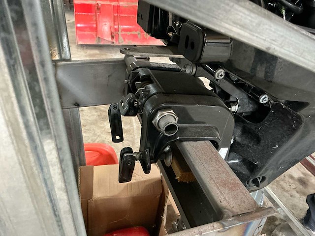 Suzuki four stroke 9.9 buitenboordmotor - afbeelding 18 van  20