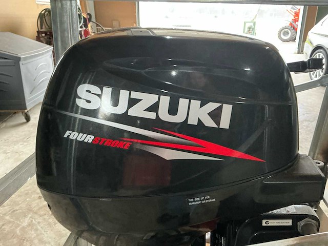 Suzuki four stroke 9.9 buitenboordmotor - afbeelding 20 van  20