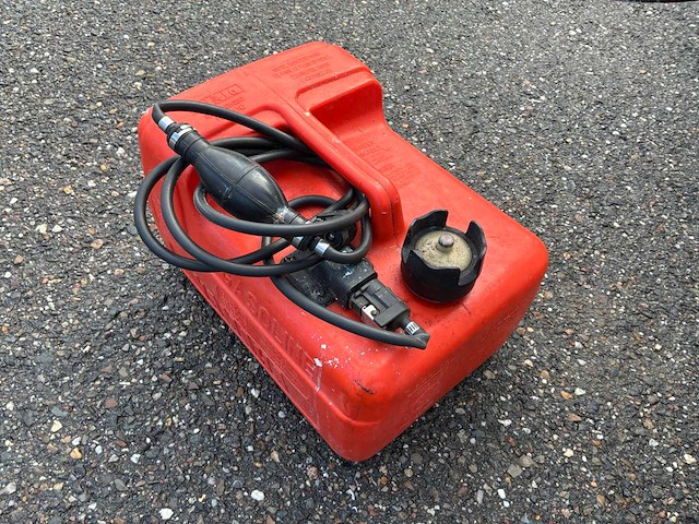 Suzuki four stroke df6 buitenboordmotor - afbeelding 8 van  9