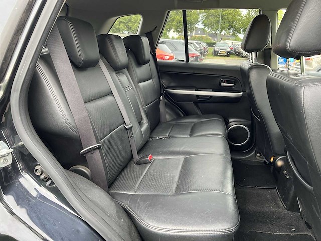Suzuki grand vitara 2.4 exclusive | 93-knf-3 - afbeelding 13 van  23