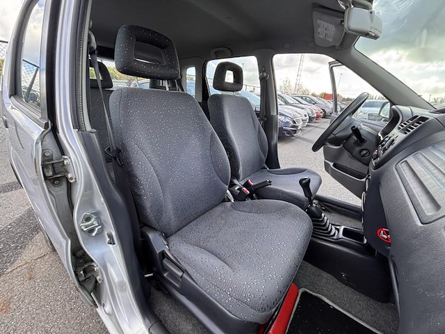 Suzuki ignis 1.5 turbo crdi 16v vgt gl, 2003 - afbeelding 14 van  32