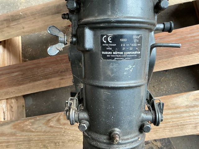 Suzuki kortstaart buitenboordmotor - afbeelding 3 van  4