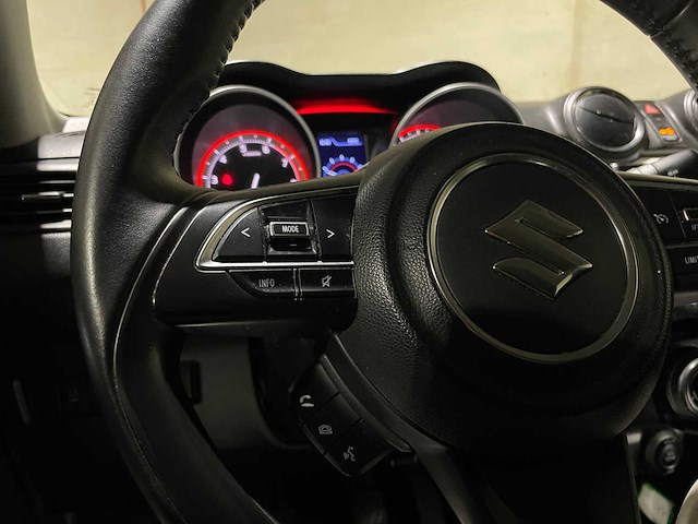 Suzuki swift 1.2 stijl smart hybrid 90pk 2020, h-005-rr - afbeelding 15 van  40