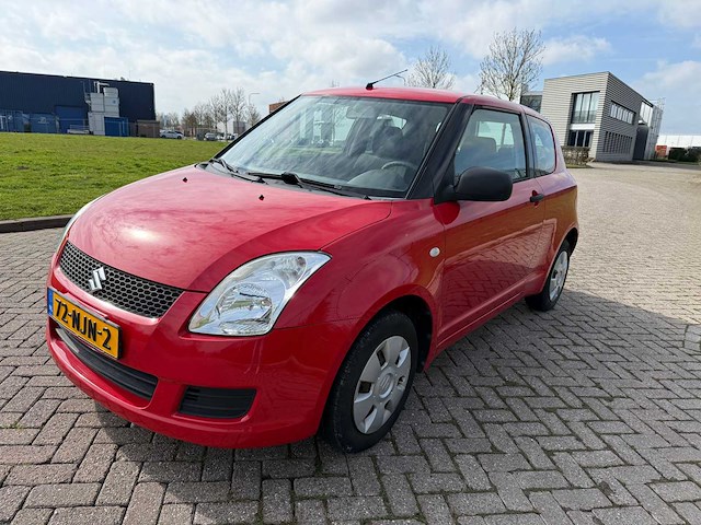 Suzuki swift 1.3 base, 72-njn-2 - afbeelding 1 van  6