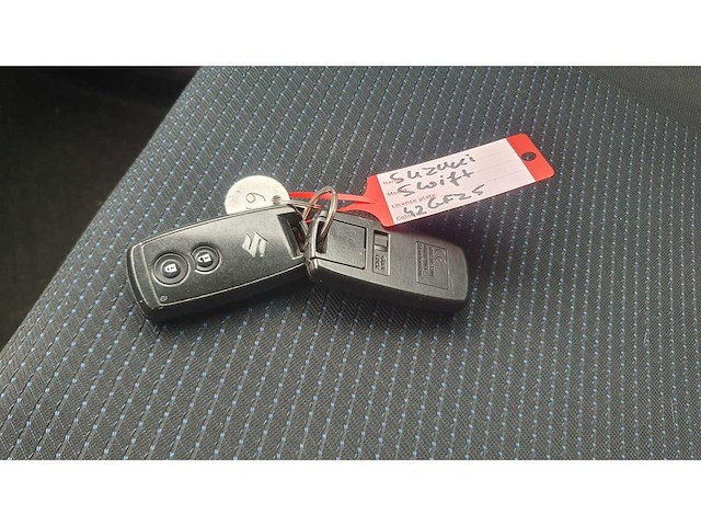 Suzuki swift 1.3 exclusive, 42-gfz-5 - afbeelding 3 van  11