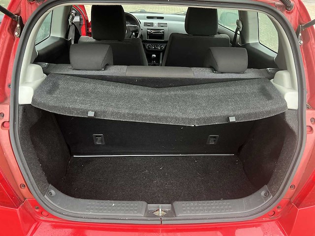Suzuki swift 1.3 gls | 04-xbr-7 - afbeelding 7 van  13